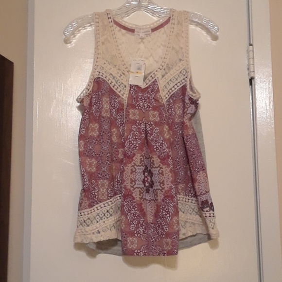 Coco & Jameson flirty lace inset Summer Top - Picture 1 of 4